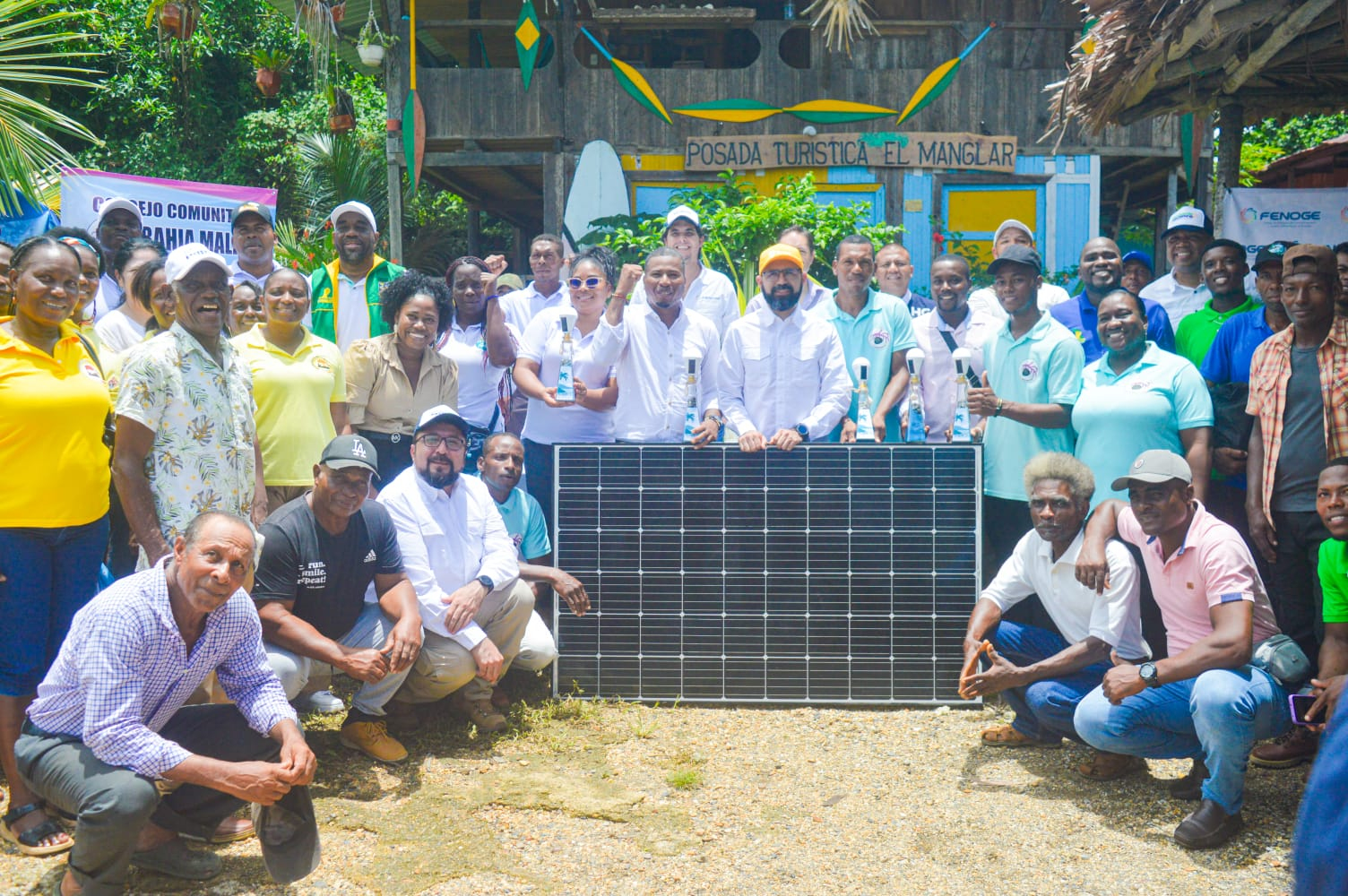 Estufas ecoeficientes y paneles solares fueron entregados en zona rural de Buenaventura