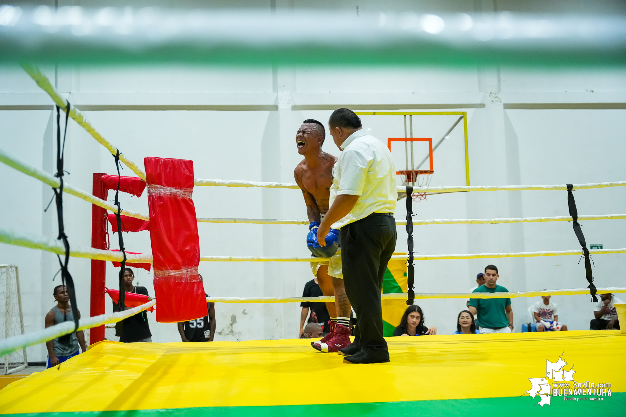 Buenaventura disfrutó la velada de boxeo nacional e internacional