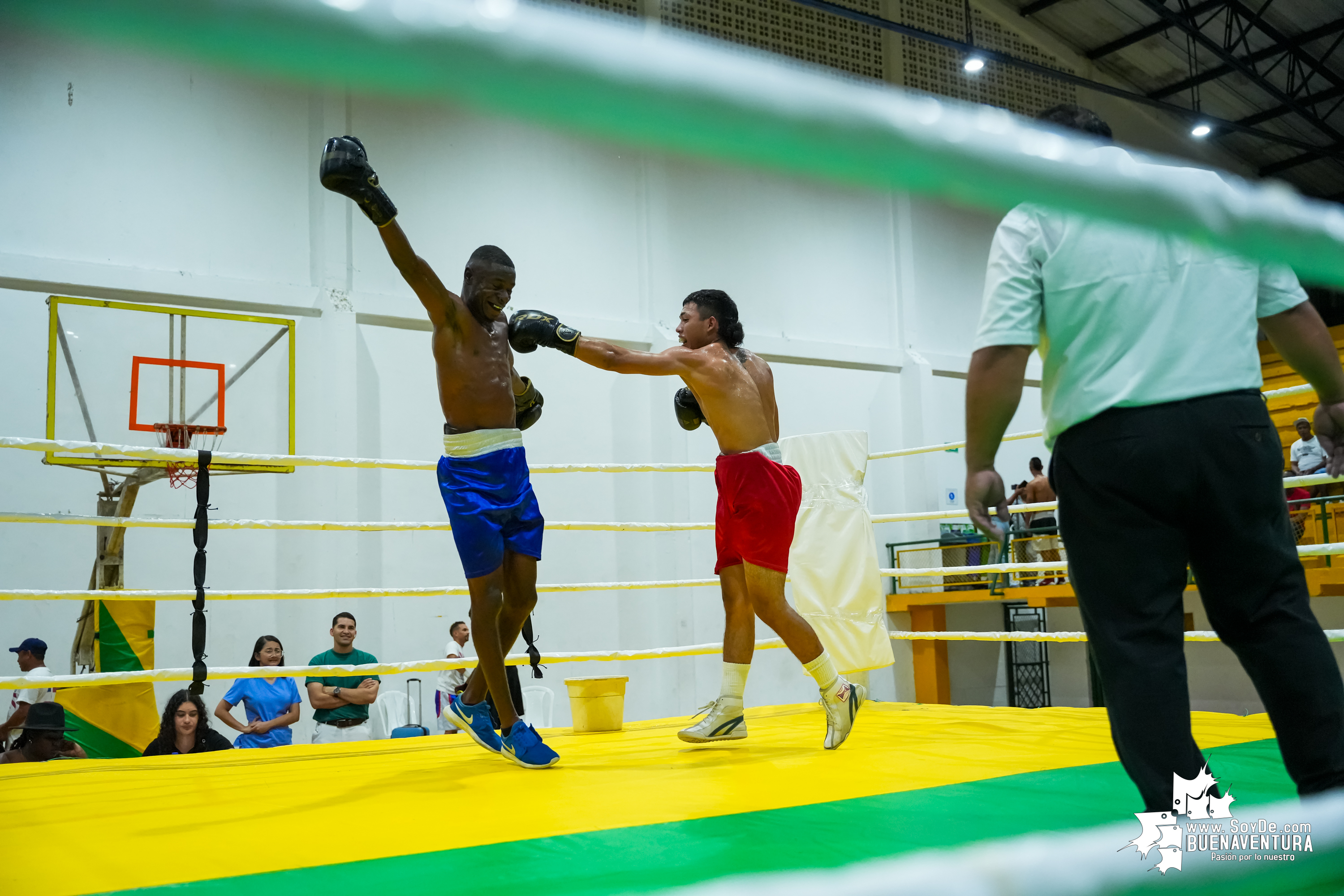 Buenaventura disfrutó la velada de boxeo nacional e internacional