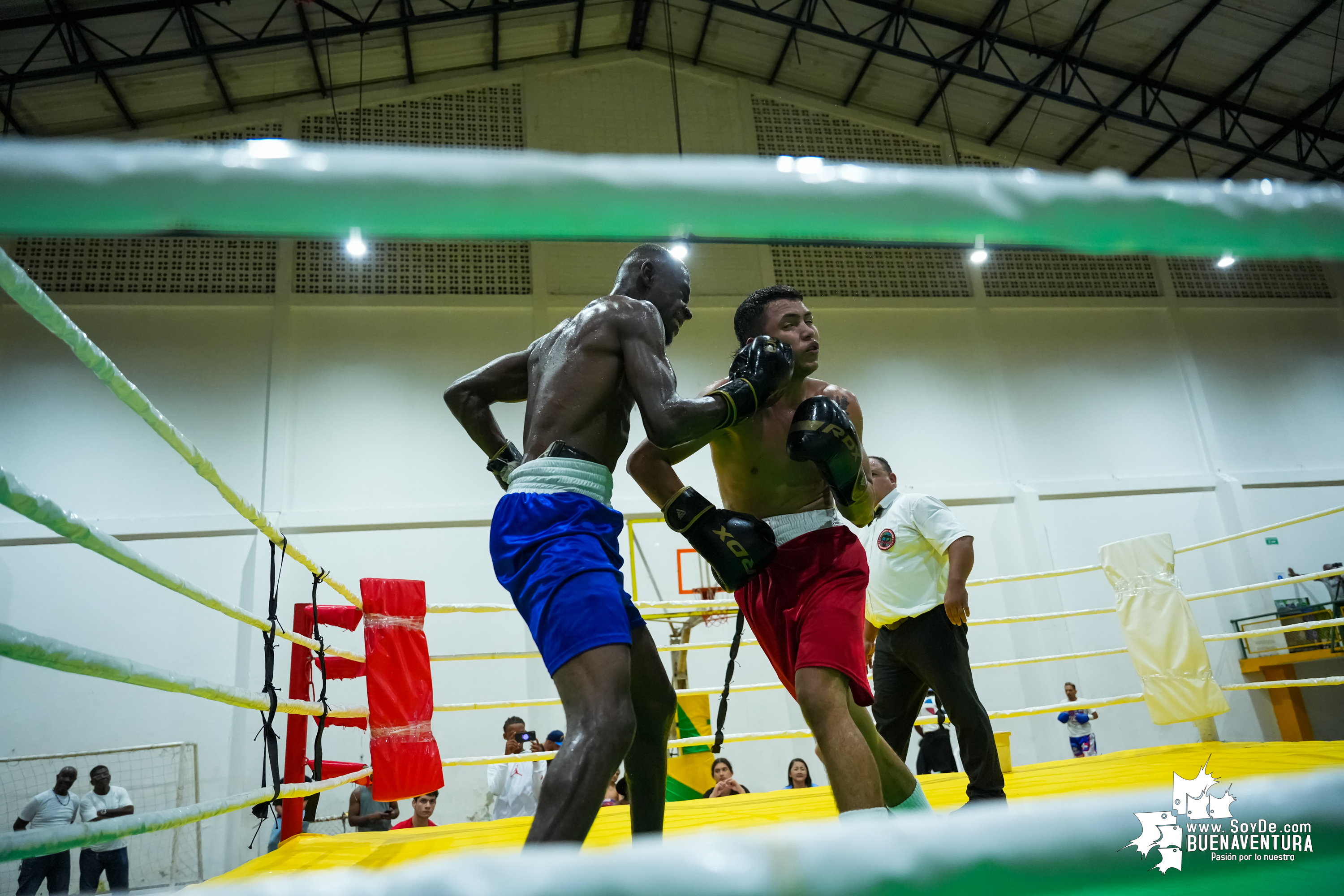 Buenaventura disfrutó la velada de boxeo nacional e internacional