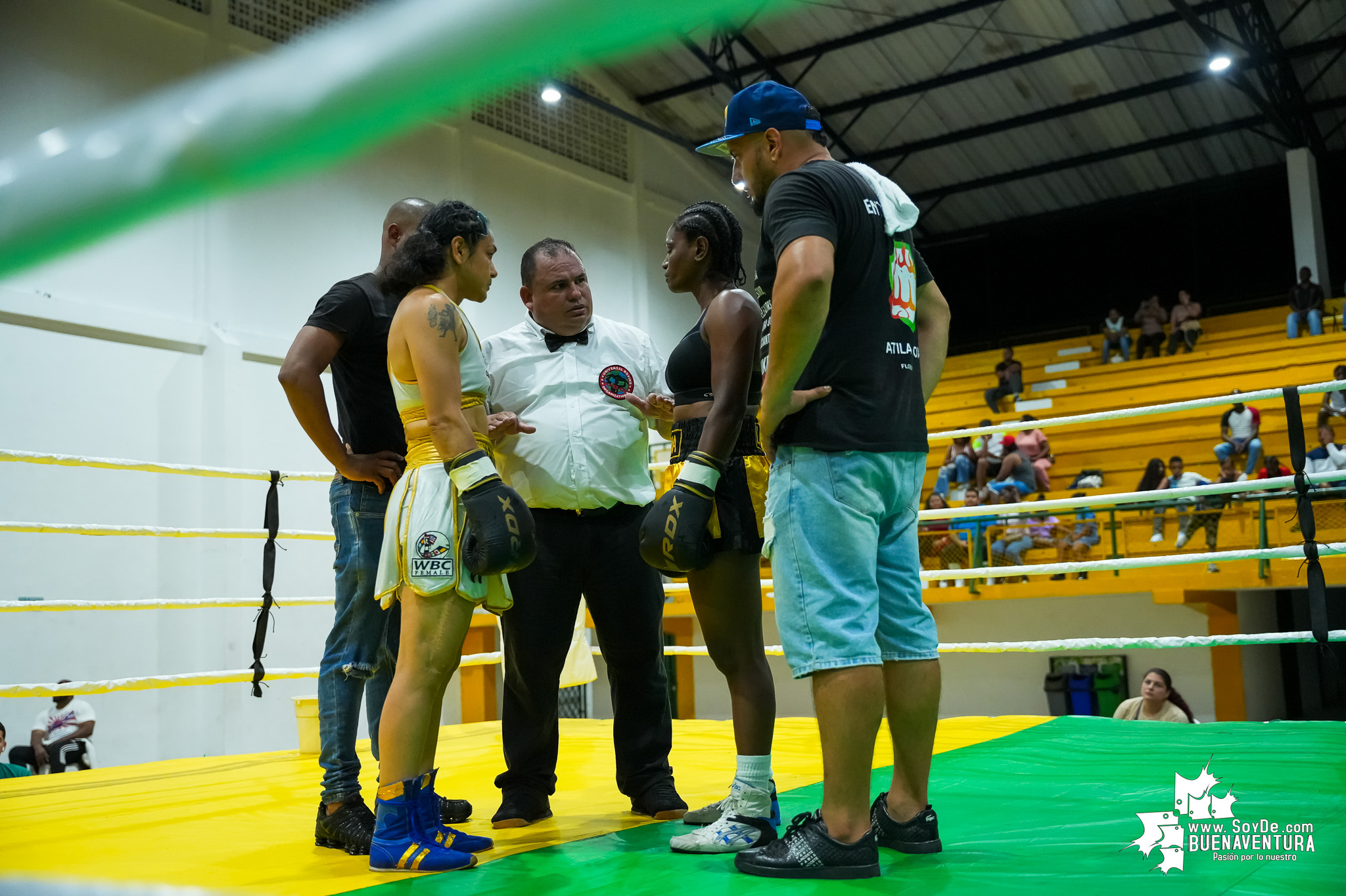 Buenaventura disfrutó la velada de boxeo nacional e internacional