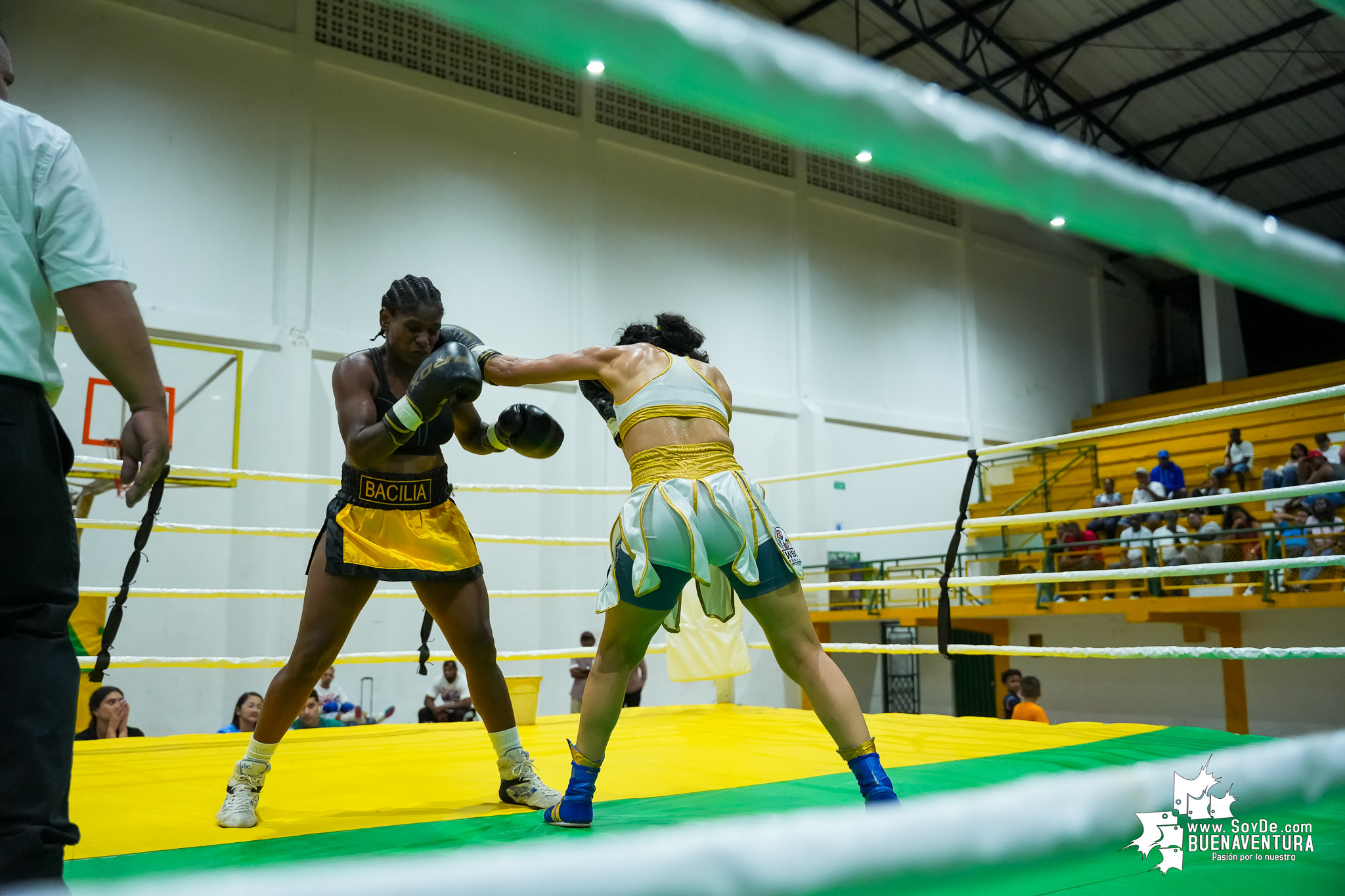 Buenaventura disfrutó la velada de boxeo nacional e internacional