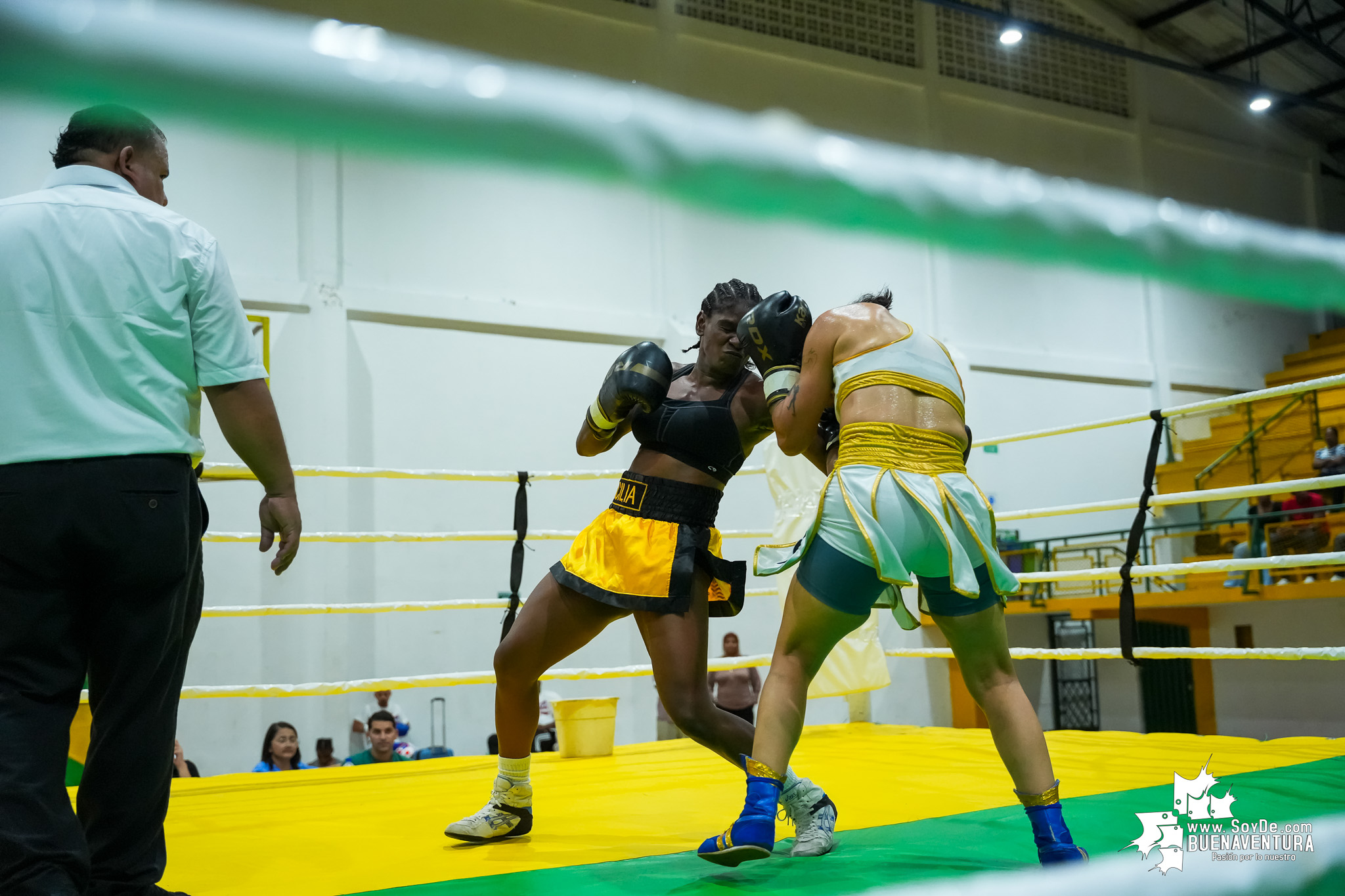 Buenaventura disfrutó la velada de boxeo nacional e internacional