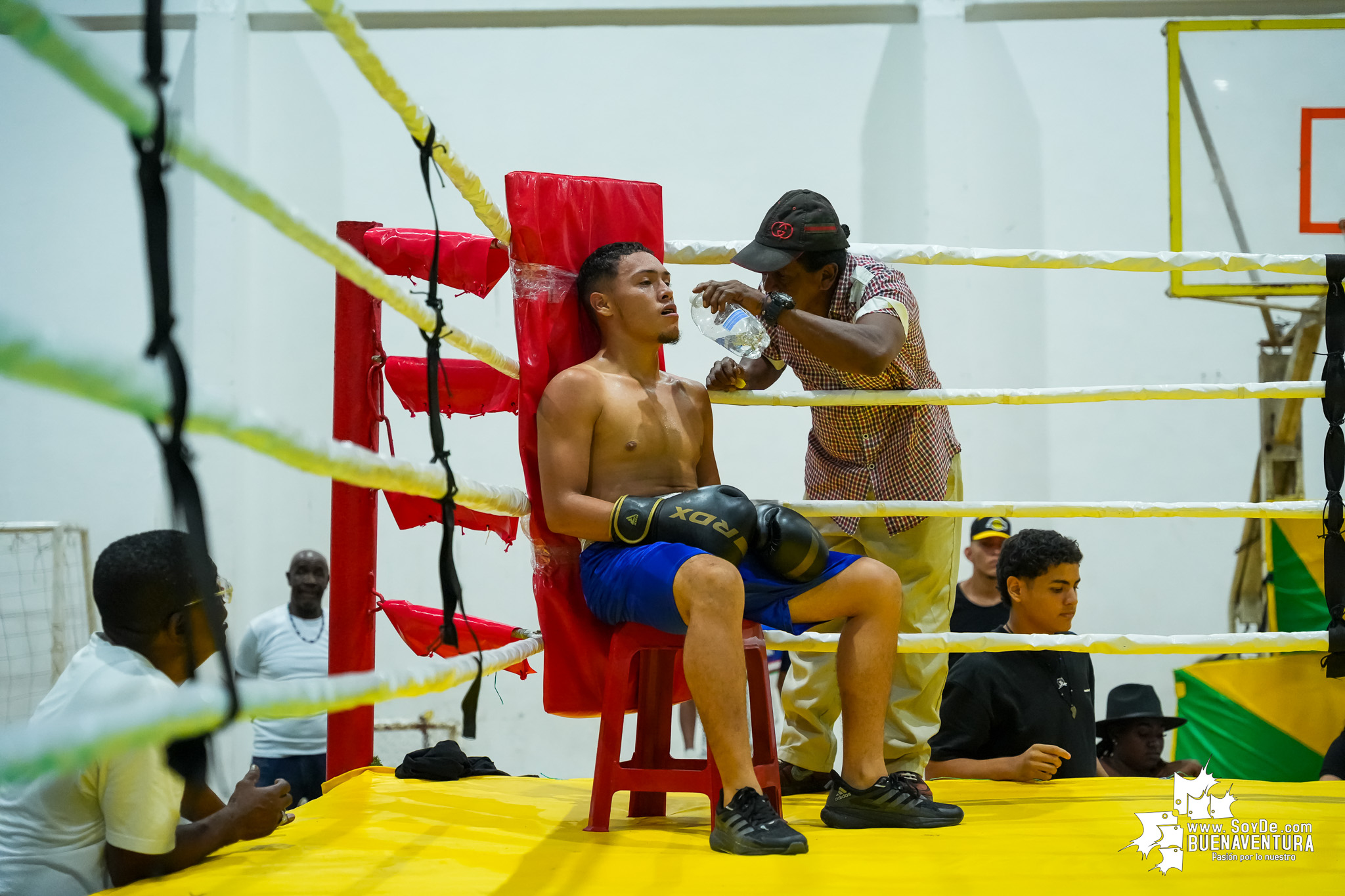 Buenaventura disfrutó la velada de boxeo nacional e internacional