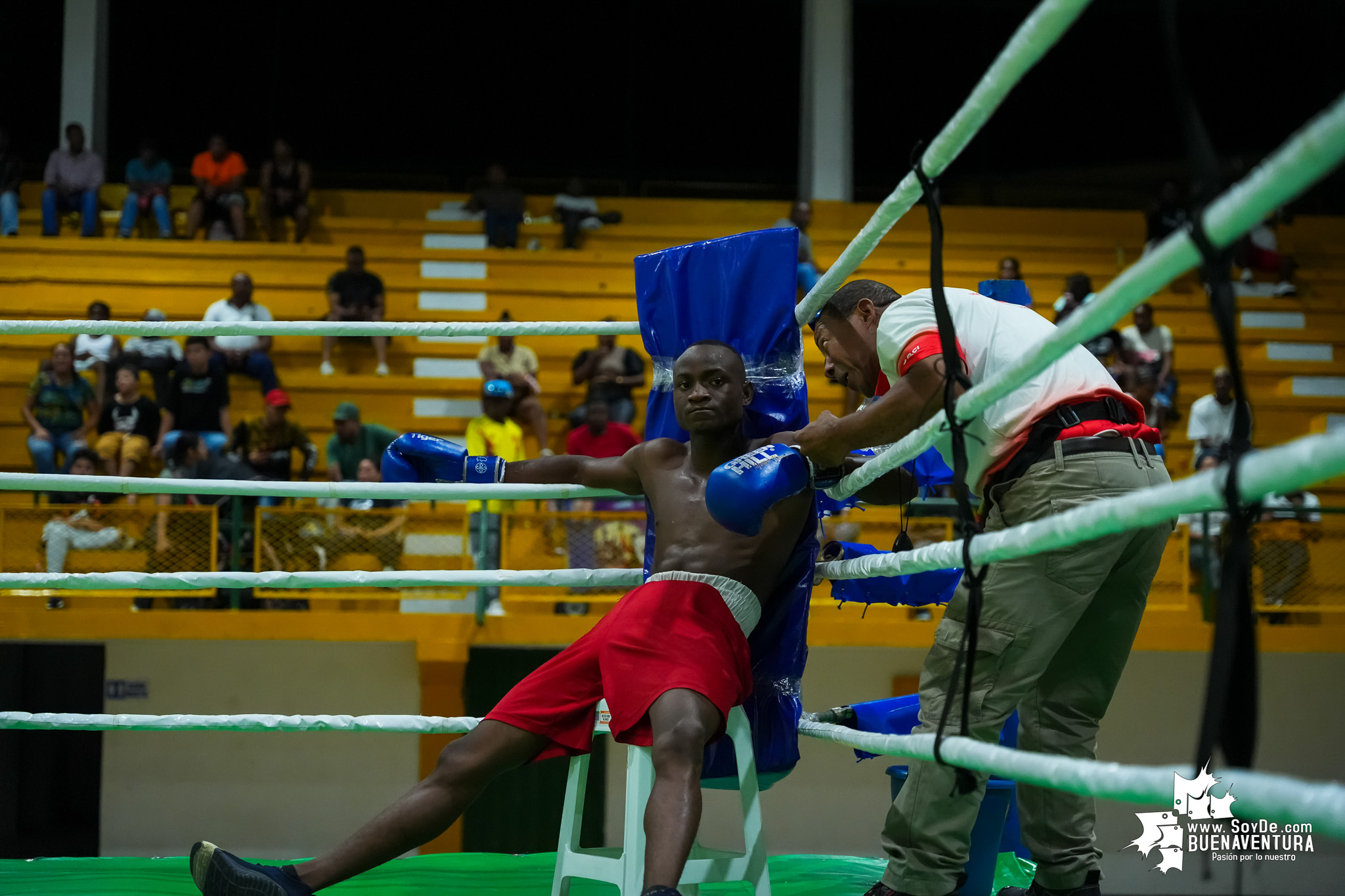 Buenaventura disfrutó la velada de boxeo nacional e internacional