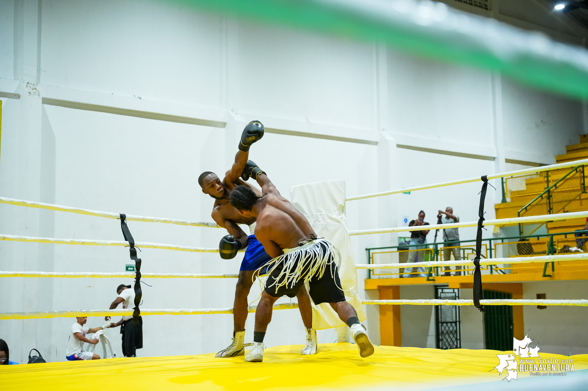 Buenaventura disfrutó la velada de boxeo nacional e internacional
