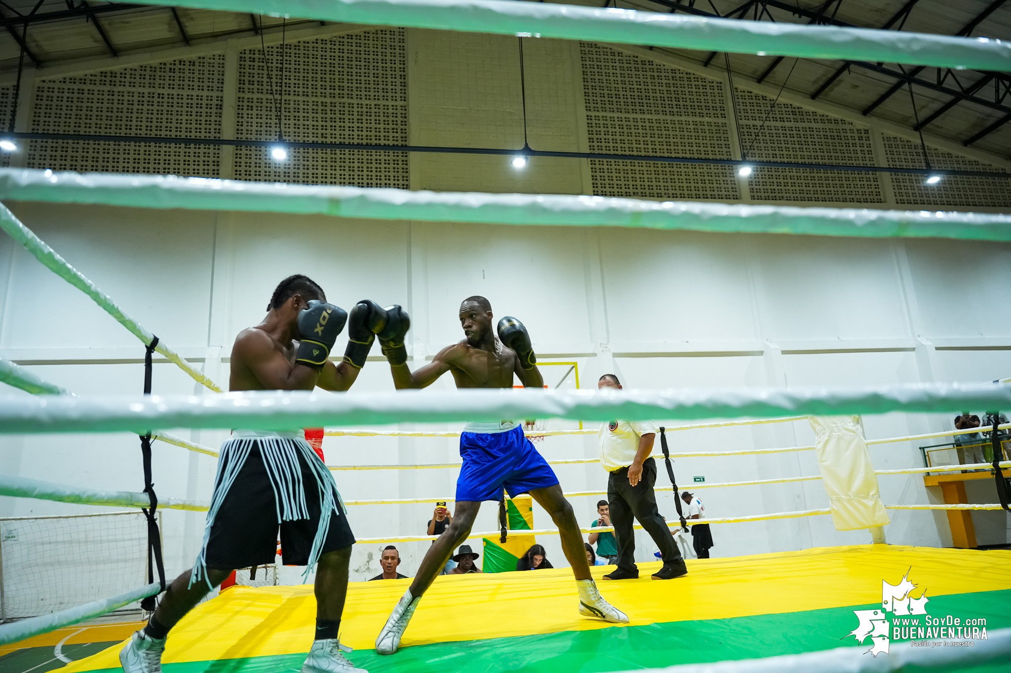 Buenaventura disfrutó la velada de boxeo nacional e internacional