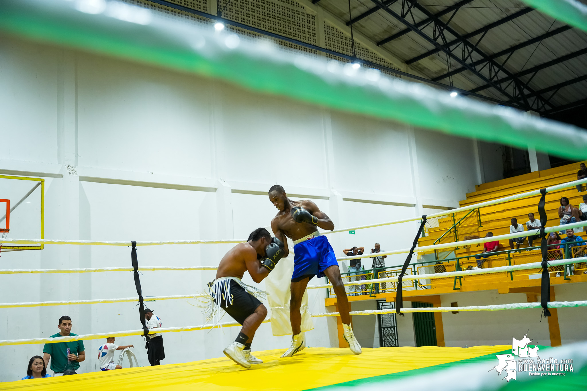 Buenaventura disfrutó la velada de boxeo nacional e internacional