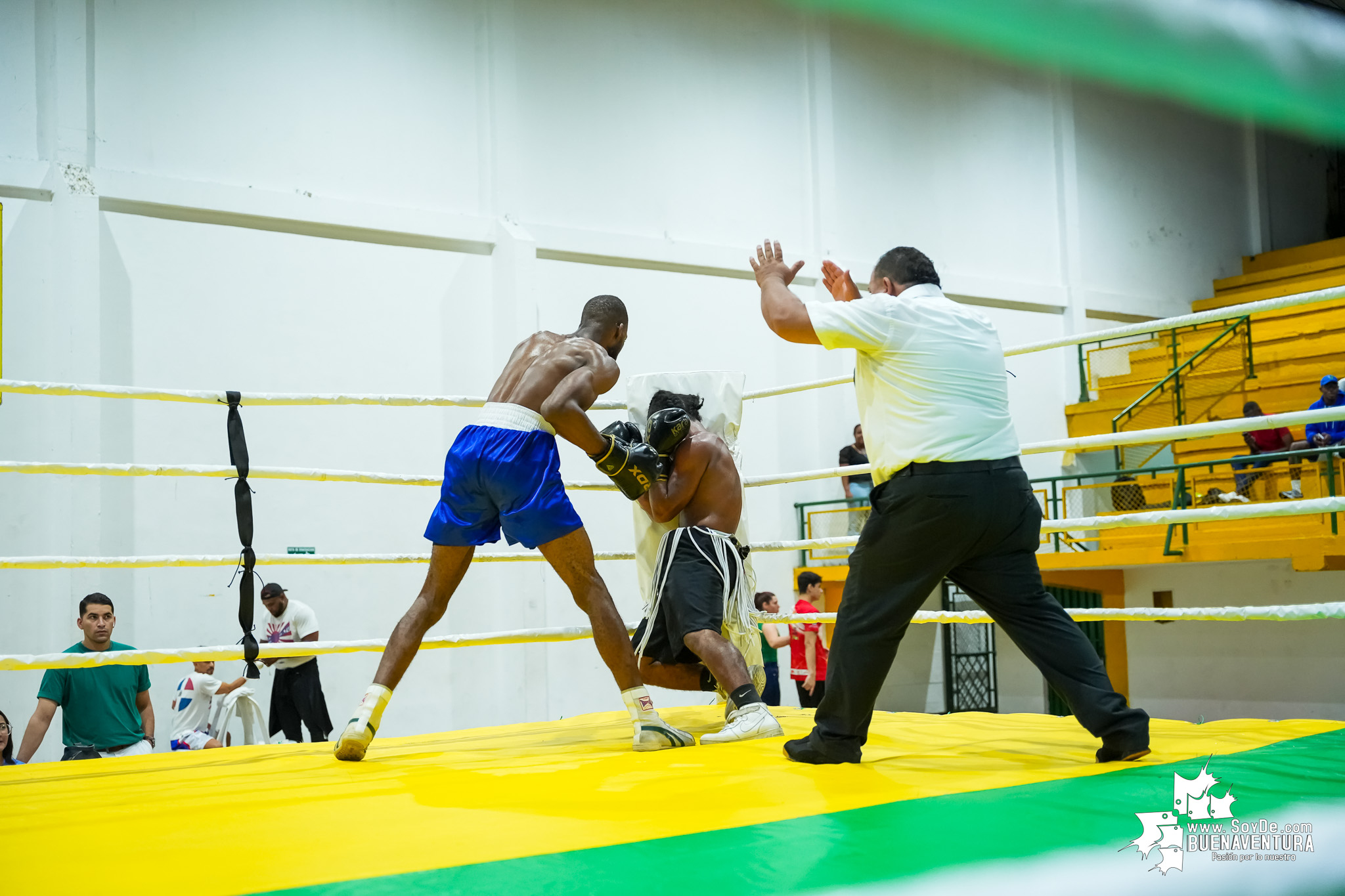 Buenaventura disfrutó la velada de boxeo nacional e internacional