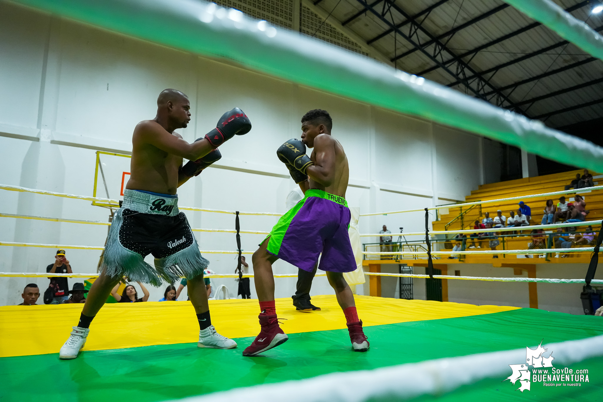 Buenaventura disfrutó la velada de boxeo nacional e internacional