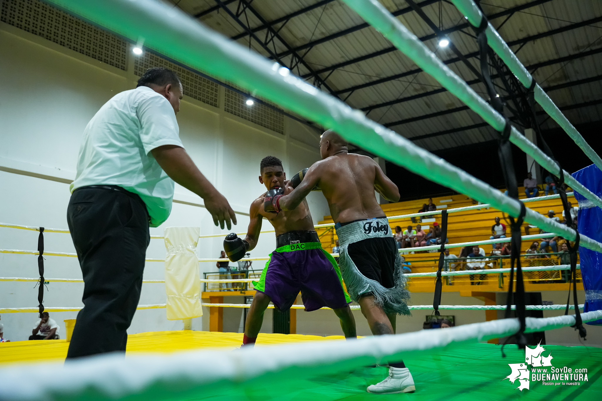 Buenaventura disfrutó la velada de boxeo nacional e internacional
