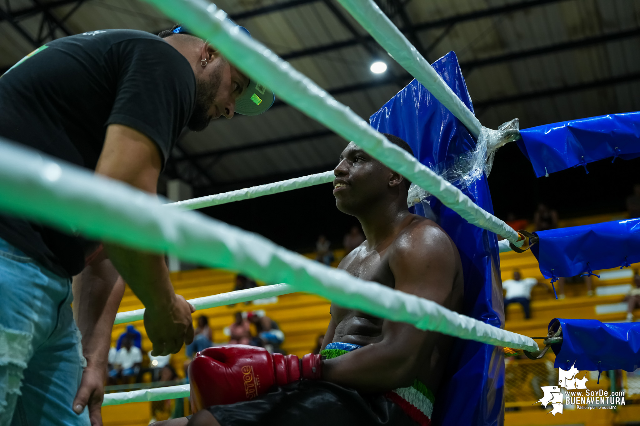 Buenaventura disfrutó la velada de boxeo nacional e internacional