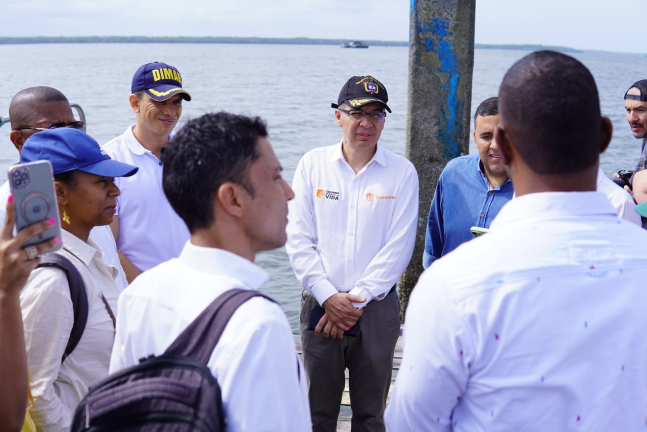 El Ministro de Transporte encabezó recorrido por el muelle turístico de Buenaventura