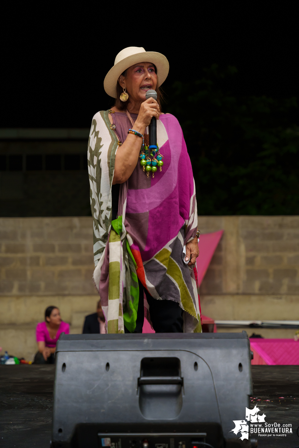 Secretarias del despacho de la Alcaldía Distrital de Buenaventura participaron en pasarela con los vestidos de atardeceres en evento del Día de la Mujer