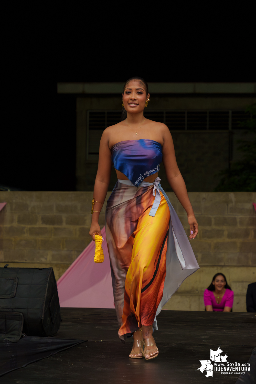 Secretarias del despacho de la Alcaldía Distrital de Buenaventura participaron en pasarela con los vestidos de atardeceres en evento del Día de la Mujer