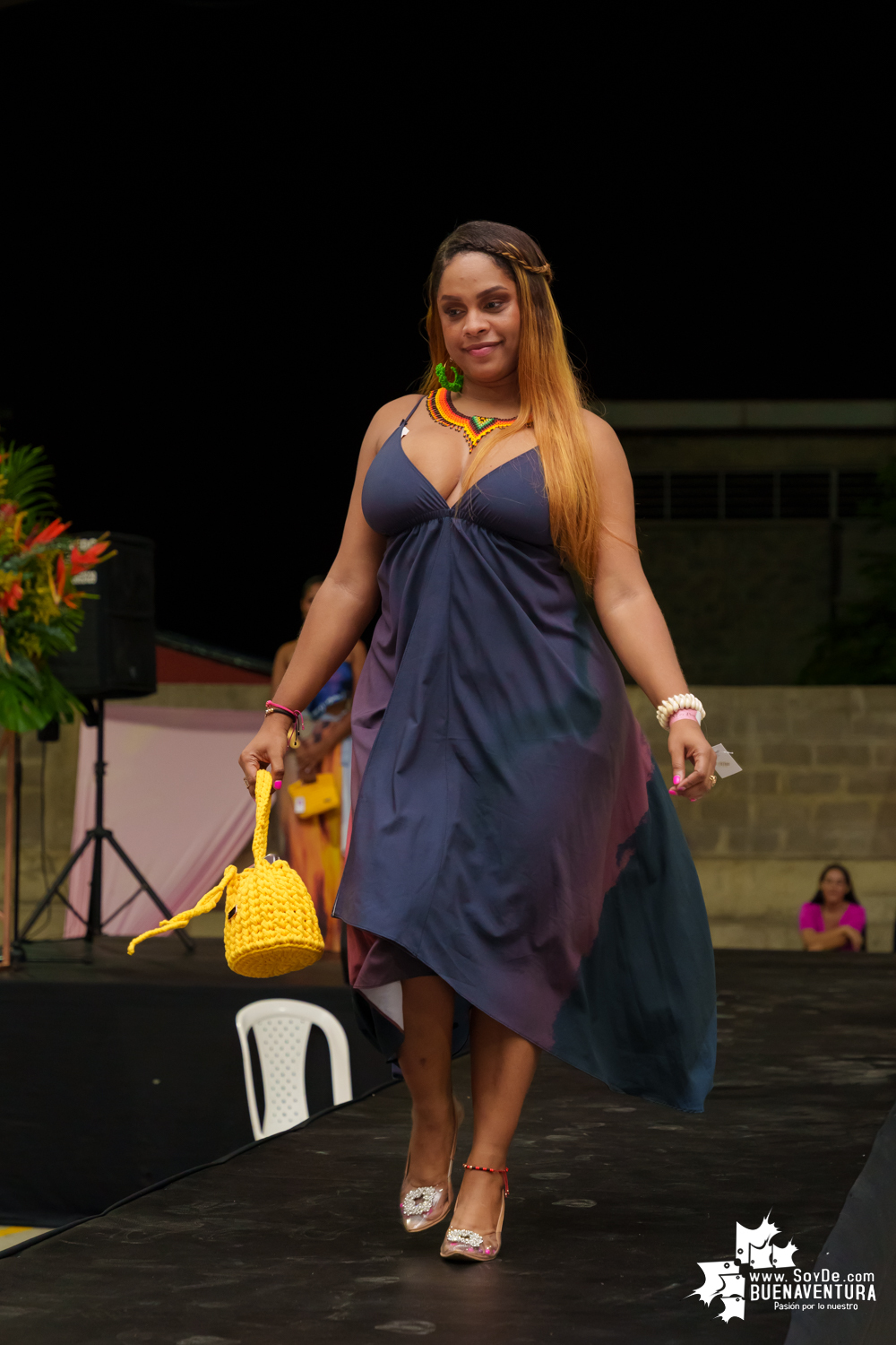 Secretarias del despacho de la Alcaldía Distrital de Buenaventura participaron en pasarela con los vestidos de atardeceres en evento del Día de la Mujer