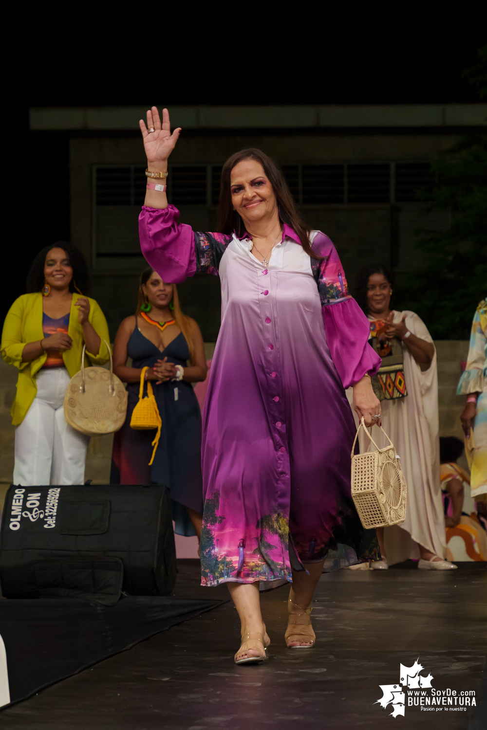 Secretarias del despacho de la Alcaldía Distrital de Buenaventura participaron en pasarela con los vestidos de atardeceres en evento del Día de la Mujer