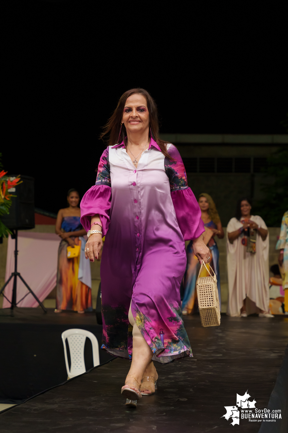 Secretarias del despacho de la Alcaldía Distrital de Buenaventura participaron en pasarela con los vestidos de atardeceres en evento del Día de la Mujer