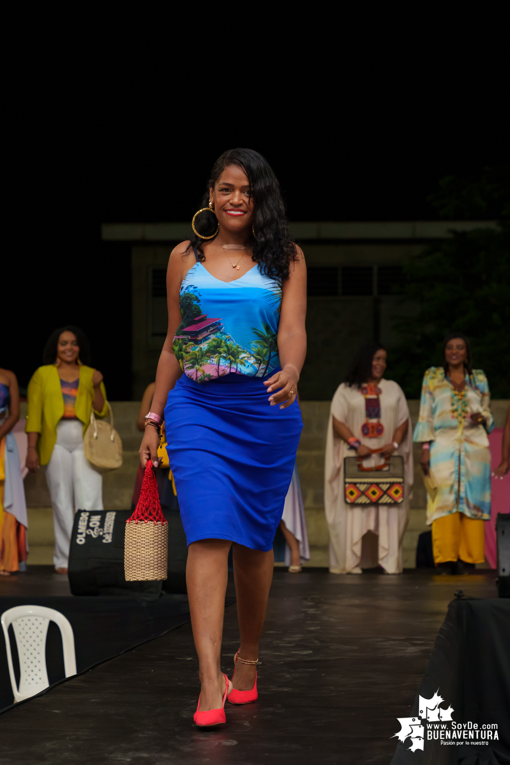 Secretarias del despacho de la Alcaldía Distrital de Buenaventura participaron en pasarela con los vestidos de atardeceres en evento del Día de la Mujer