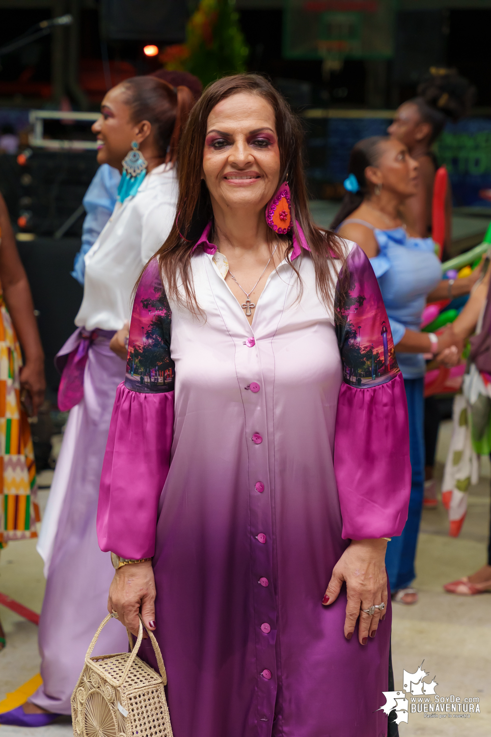 Secretarias del despacho de la Alcaldía Distrital de Buenaventura participaron en pasarela con los vestidos de atardeceres en evento del Día de la Mujer