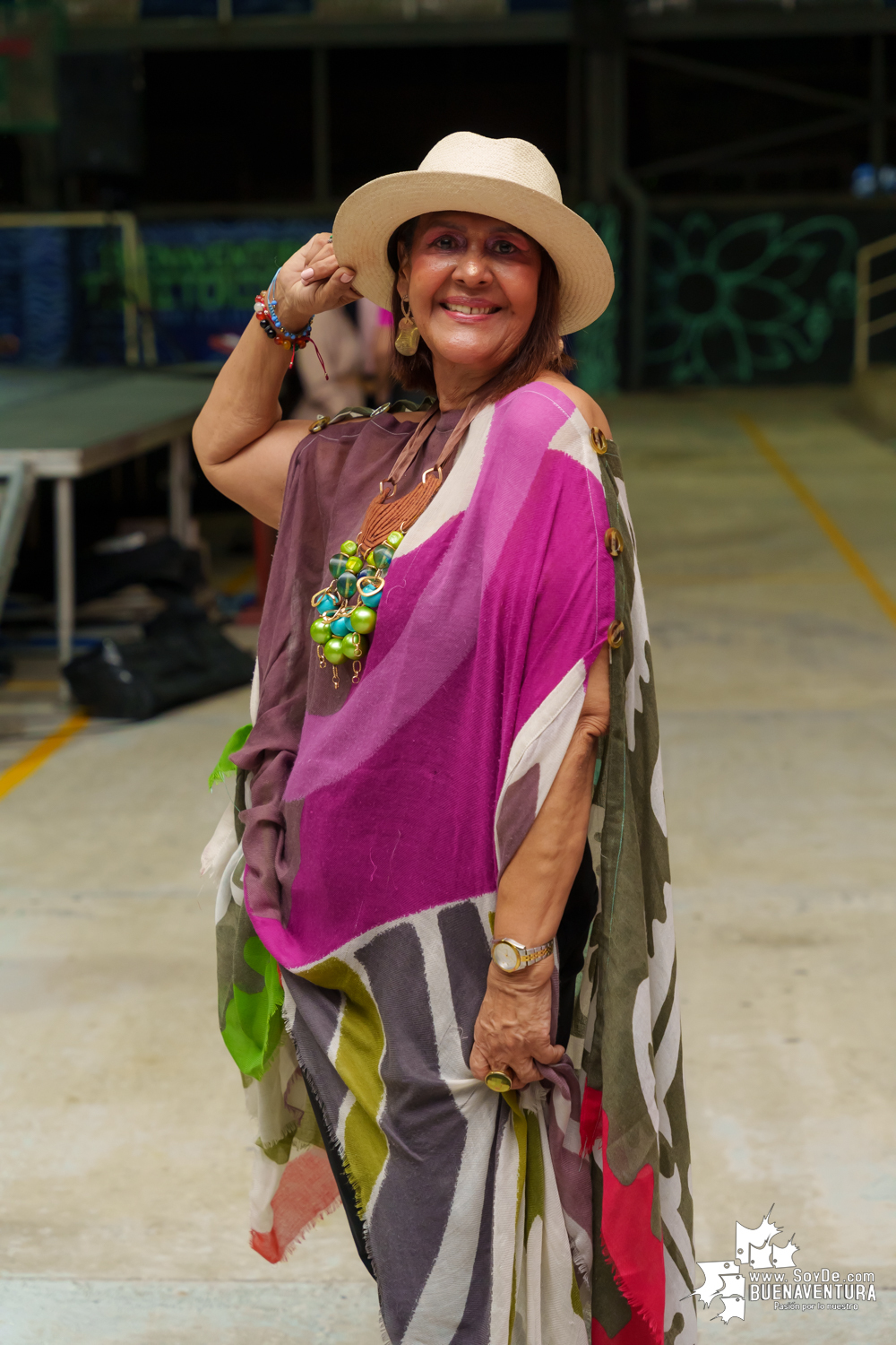 Secretarias del despacho de la Alcaldía Distrital de Buenaventura participaron en pasarela con los vestidos de atardeceres en evento del Día de la Mujer