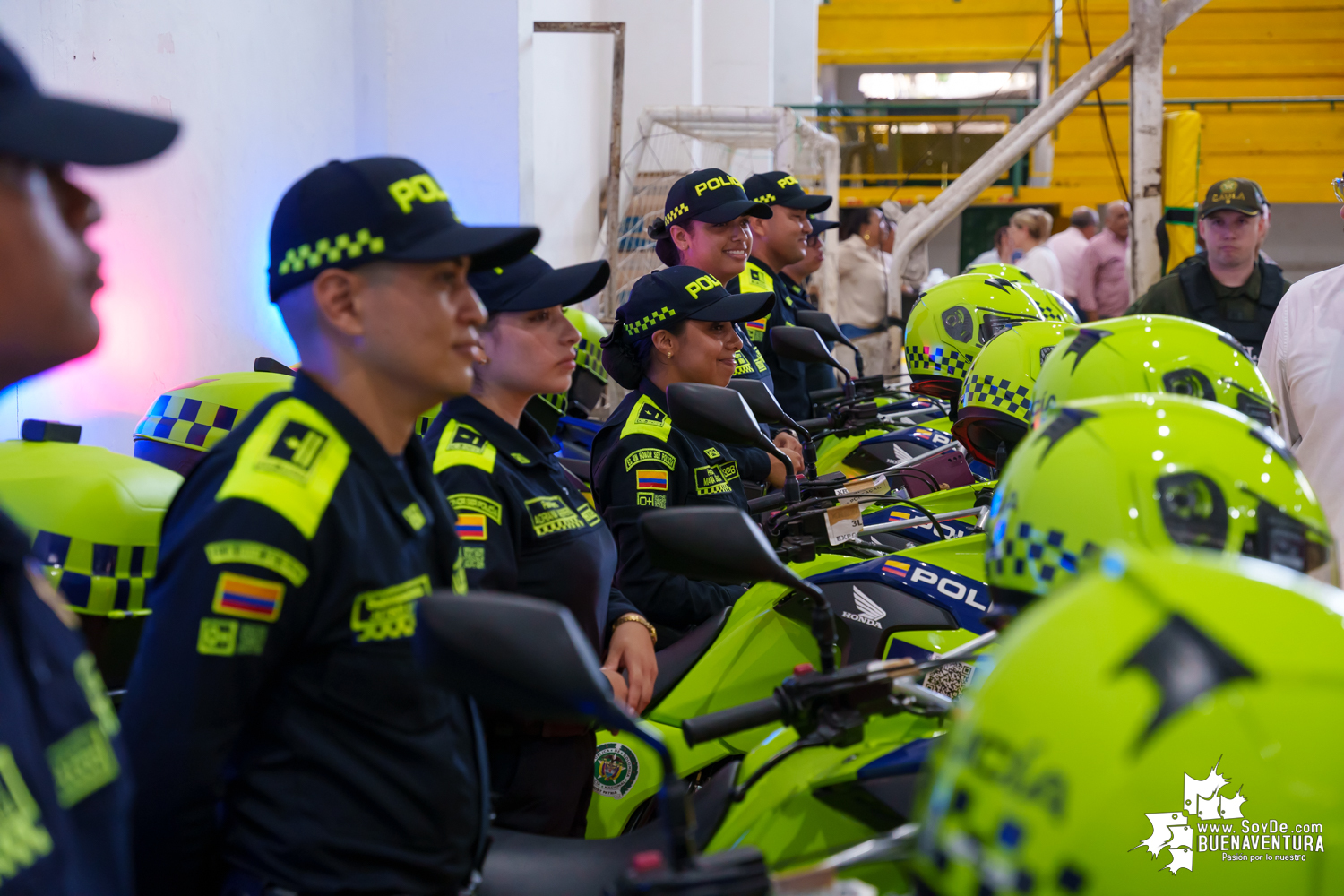 Con ocho motocicletas entregadas por la Gobernación del Valle se fortalece capacidad operacional de la Policía en Buenaventura