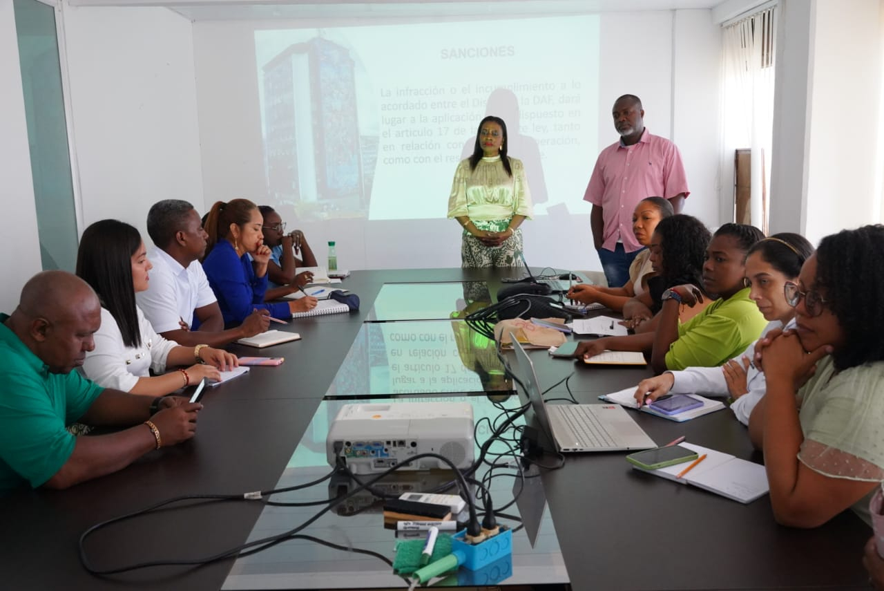 Funcionarios de entidades descentralizas de la Alcaldía Distrital de Buenaventura y organismos de control fueron capacitados sobre la Ley 550