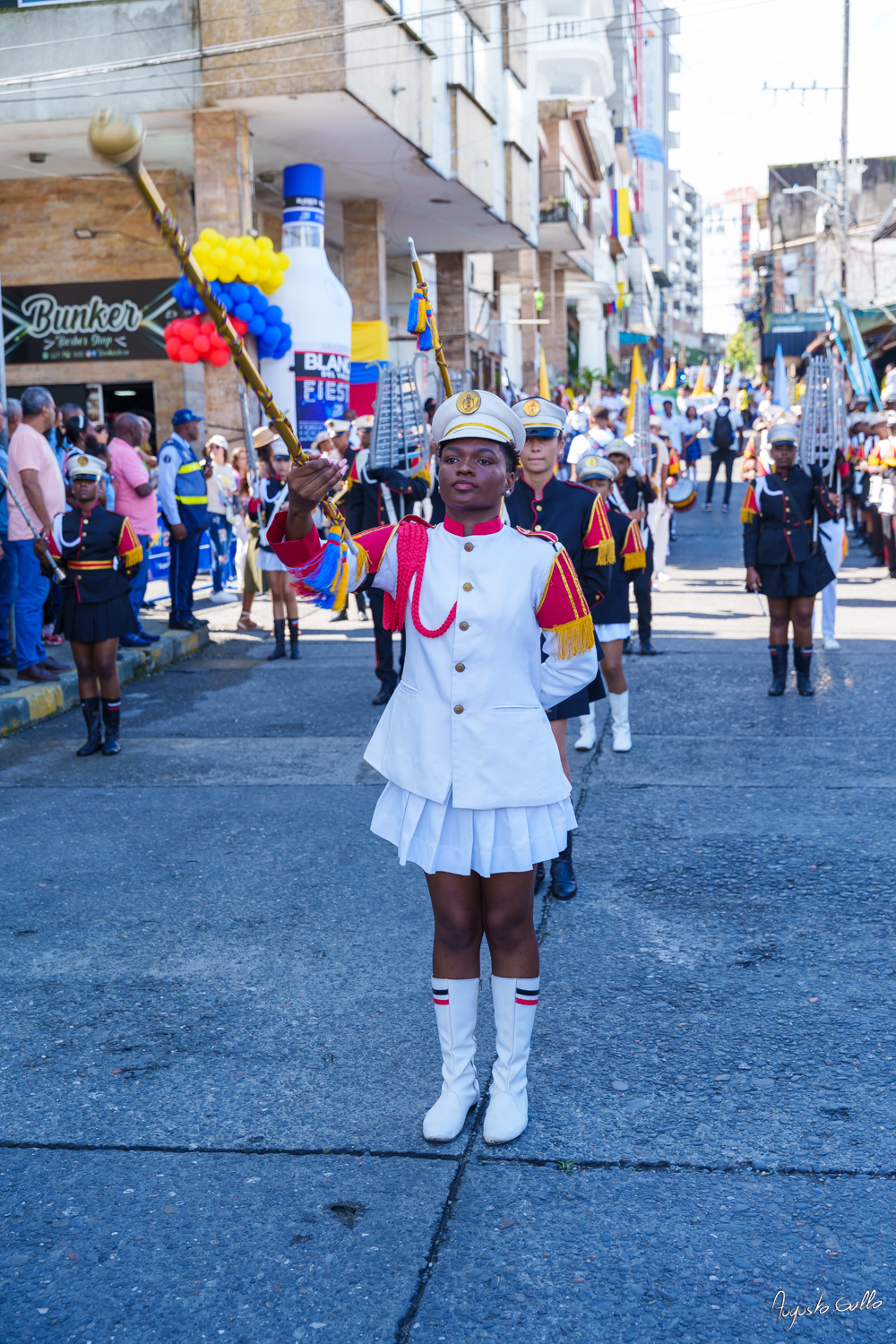 Medallas Pascual de Andagoya y José Prudencio Padilla entregó la Alcaldesa Distrital de Buenaventura durante el desfile del 20 de julio de 2024
