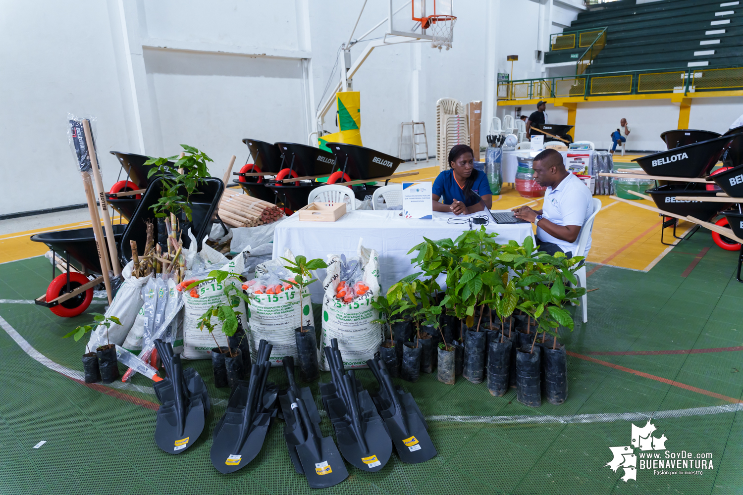 16 asociaciones del agro en Buenaventura se fortalecen con apoyo de la Gobernación del Valle