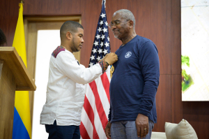 La Gobernación del Chocó condecoró al congresista Demócrata estadounidense, Gregory Meeks