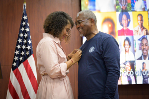 La Gobernación del Chocó condecoró al congresista Demócrata estadounidense, Gregory Meeks