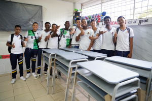 Estudiantes del ITI Gerardo Valencia Cano recibieron mobiliario escolar gracias a un convenio entre Planeación Nacional y la Alcaldía Distrital de Buenaventura 