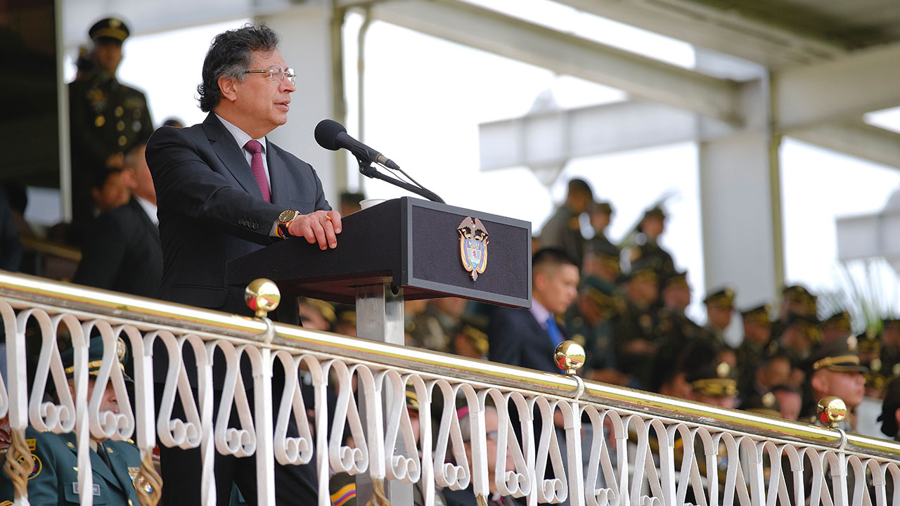 El presidente Gustavo Petro denuncia alianza entre corruptos y criminales que impulsa la violencia en Buenaventura