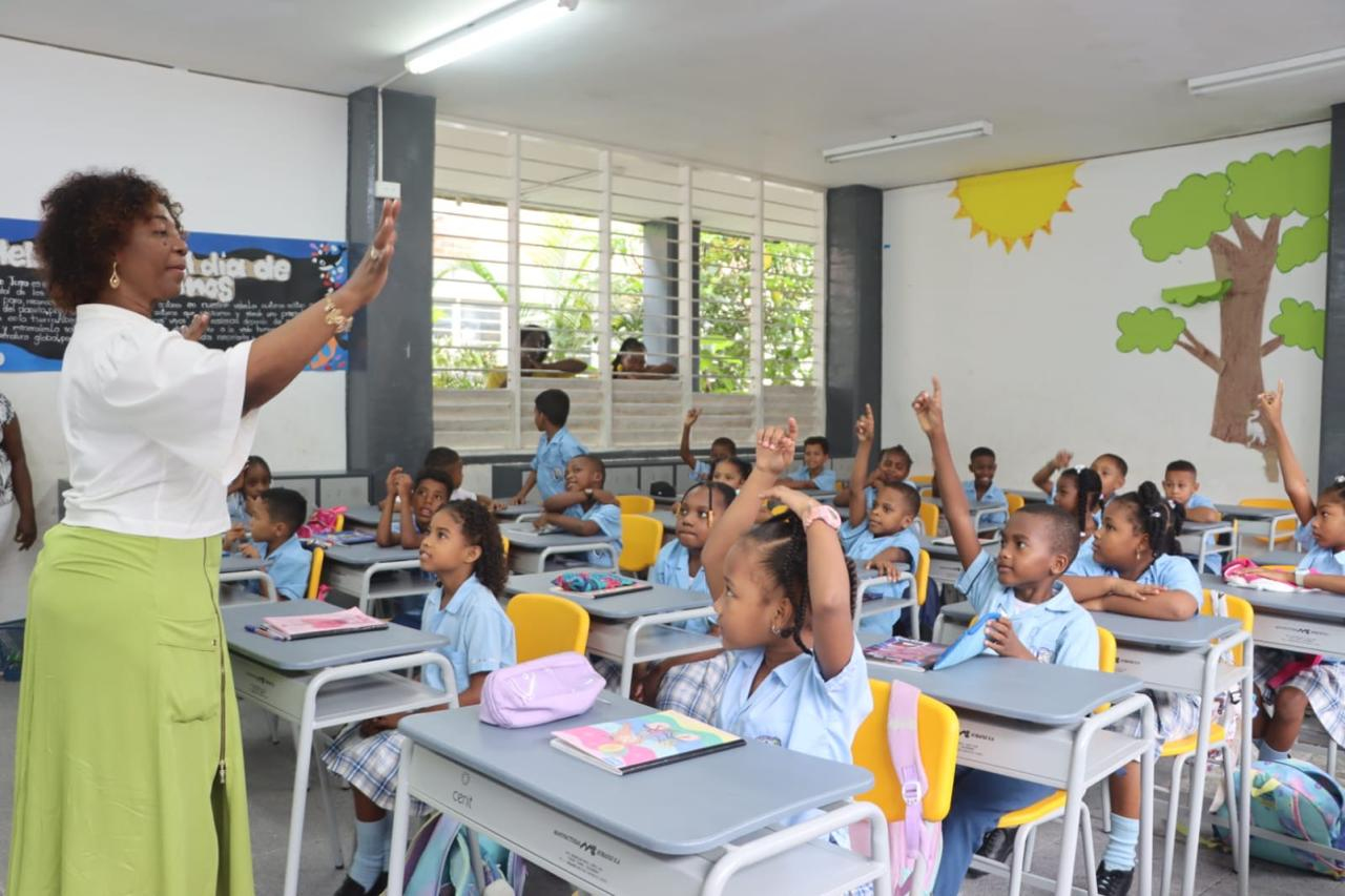 La Institución Educativa Termarit en Buenaventura recibe nuevo mobiliario escolar