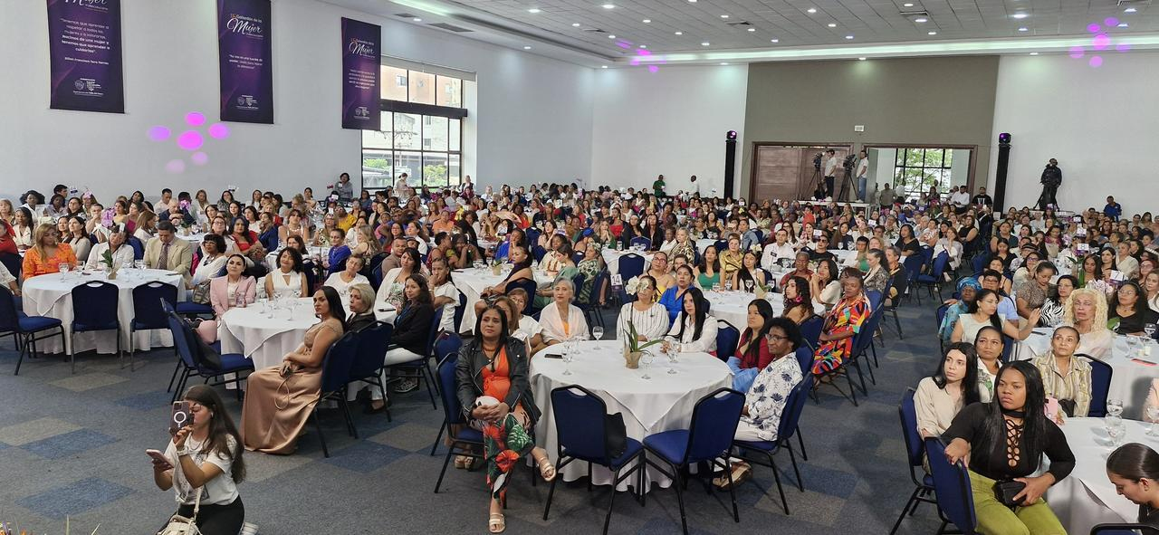 El Galardón de la Mujer Vallecaucana reconoció a 14 lideresas del departamento