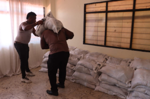 La Alcaldía de Buenaventura apoya el emprendimiento de familias desplazadas con kits para su desarrollo económico