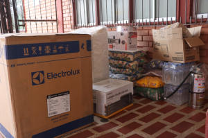 La Alcaldía de Buenaventura apoya el emprendimiento de familias desplazadas con kits para su desarrollo económico