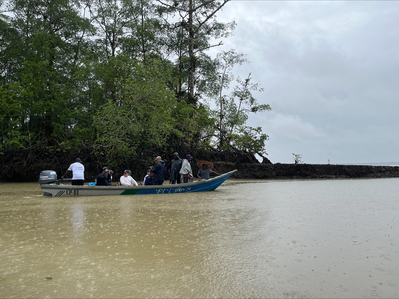 Comunidades y autoridades pactan regulación sostenible para pesca y recolección en Isla Ají