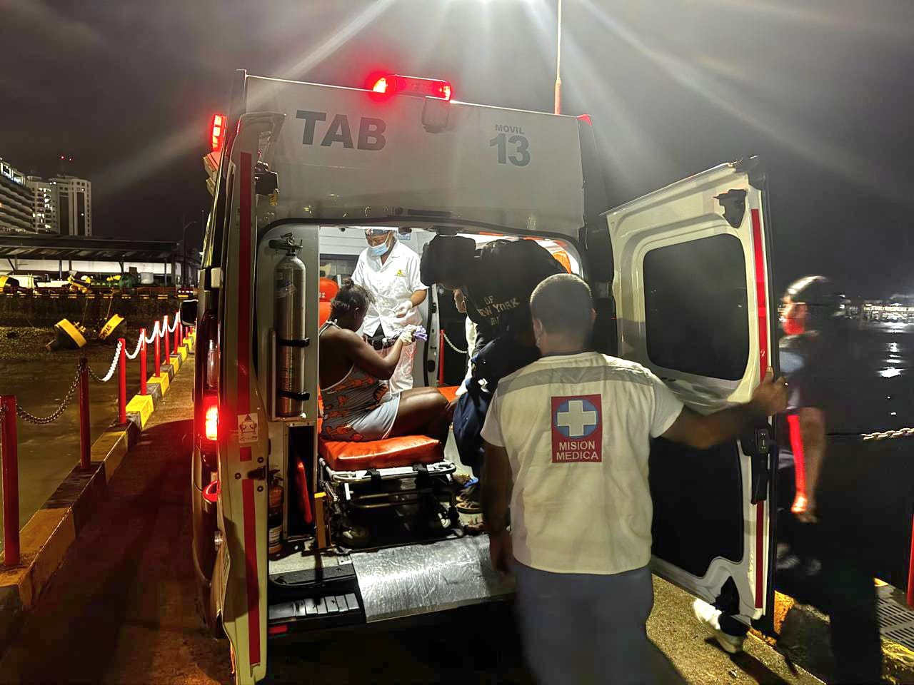 La Armada de Colombia realizó el traslado de una mujer gestante en La Bocana, Buenaventura 