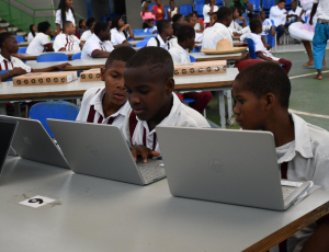 Con 45 computadores, Gobernación fortalece proceso educativo del colegio San Antonio de Buenaventura