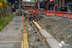 Avanza rehabilitación de la Avenida Simón Bolívar en Buenaventura, pese a imprevistos en redes subterráneas