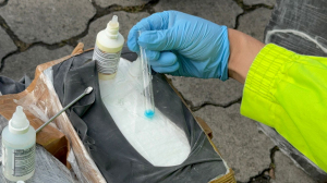 Fueron incautadas más de seis toneladas de cocaína a bordo de un semisumergible y en dos caletas subterráneas en Tumaco, Nariño