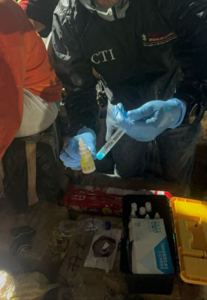Fueron incautadas más de seis toneladas de cocaína a bordo de un semisumergible y en dos caletas subterráneas en Tumaco, Nariño