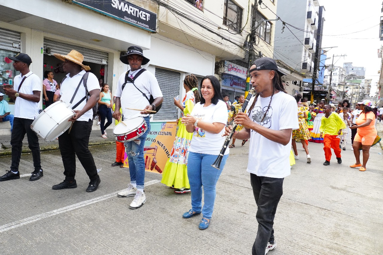 Buenaventura celebró su identidad cultural con colorido desfile y encuentro de danzas