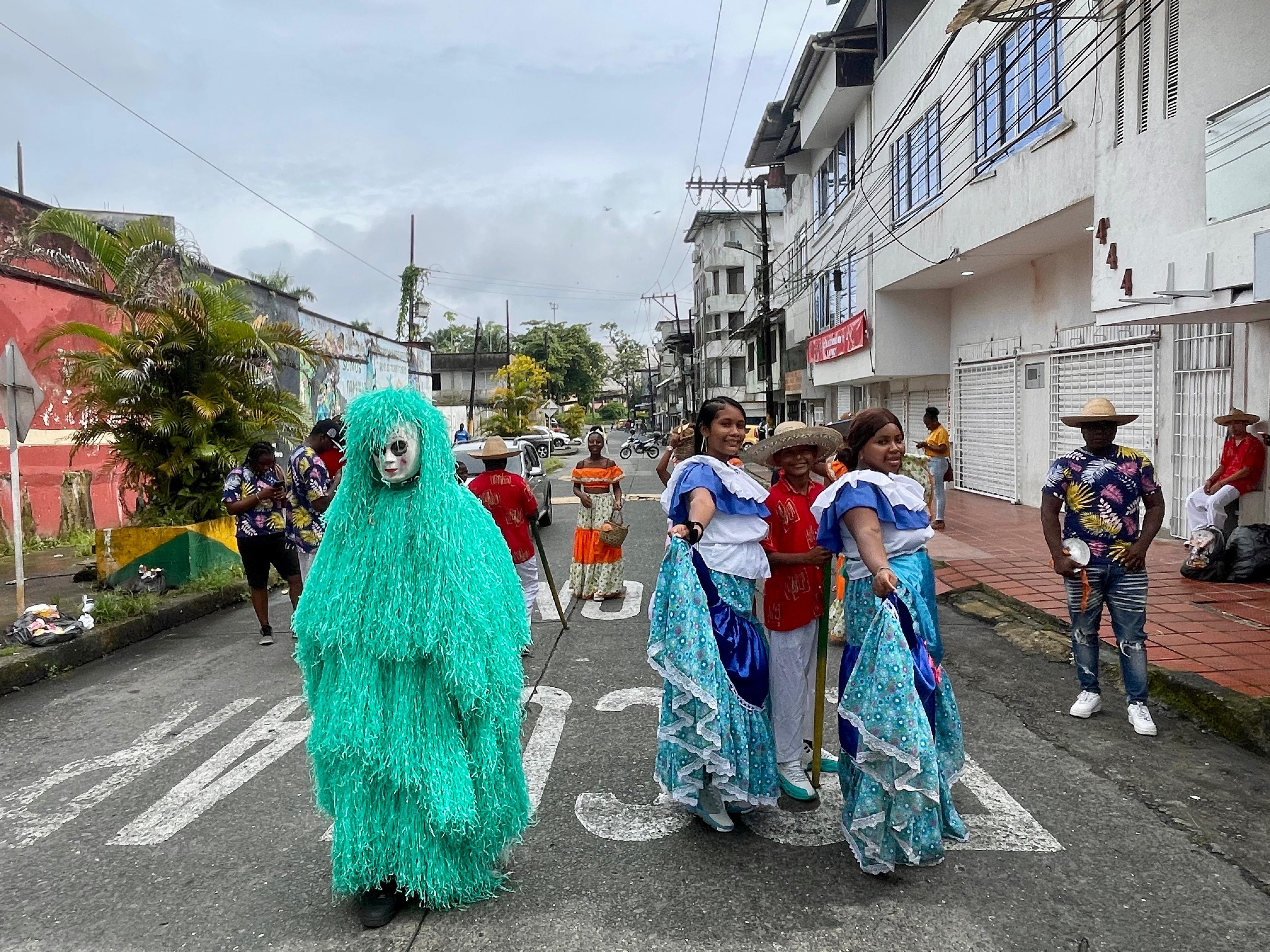 Buenaventura celebró su identidad cultural con colorido desfile y encuentro de danzas