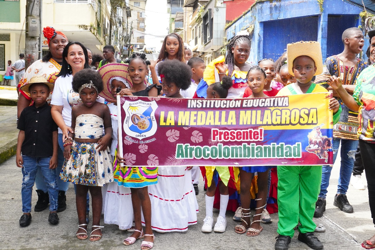 Buenaventura celebró su identidad cultural con colorido desfile y encuentro de danzas