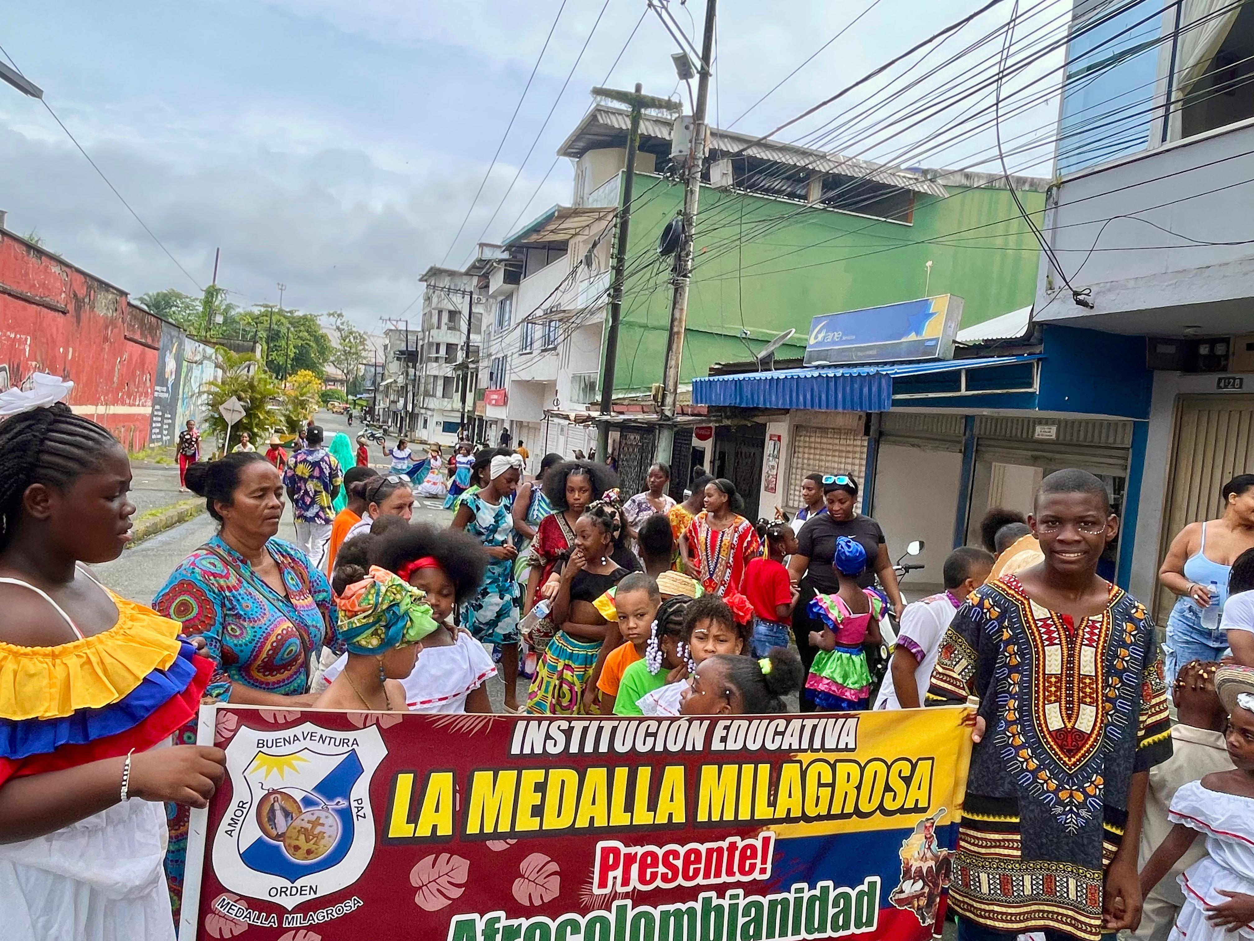 Buenaventura celebró su identidad cultural con colorido desfile y encuentro de danzas