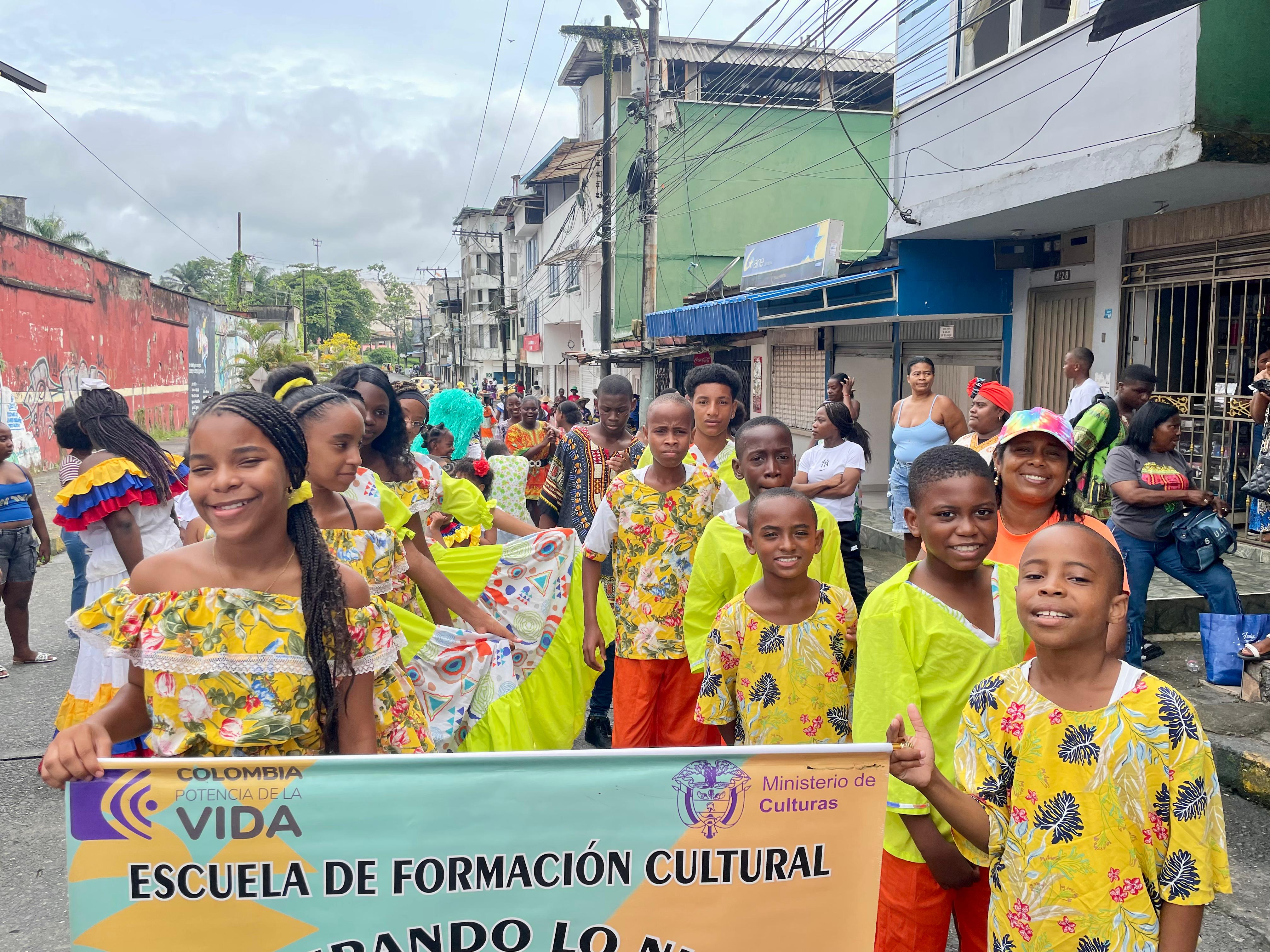 Buenaventura celebró su identidad cultural con colorido desfile y encuentro de danzas