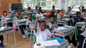 La Agencia Turca de Cooperación donó mobiliario escolar la IE Atanasio Girardot en Buenaventura 