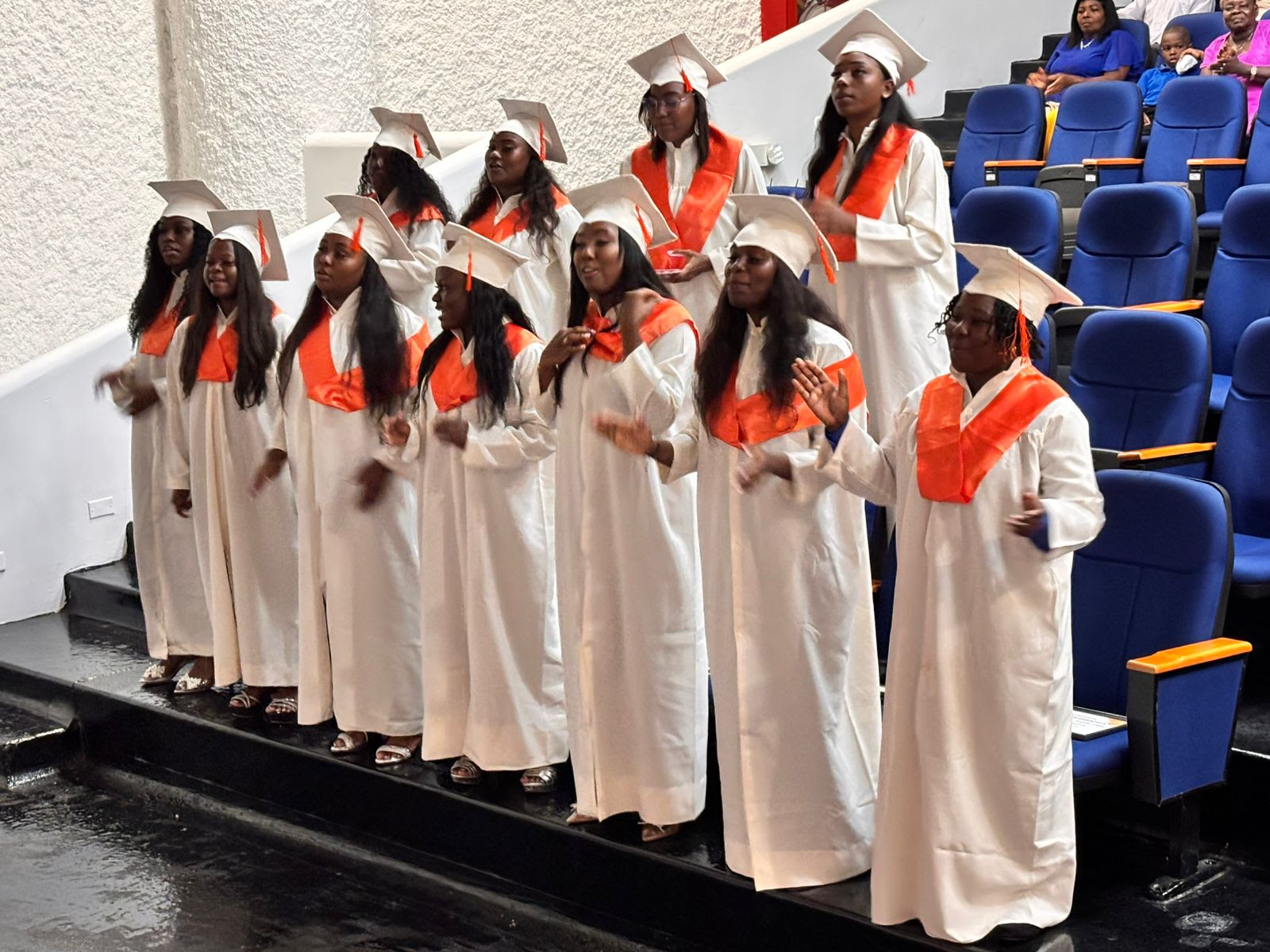 Mujeres de Buenaventura transforman el sector eléctrico: Celsia en alianza con el Sena las certifica como Técnicas en Montaje y mantenimiento de redes